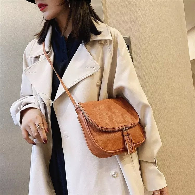 Camel Brown Fall Messenger