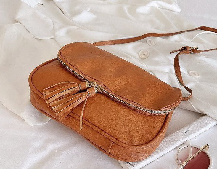 Camel Brown Fall Messenger